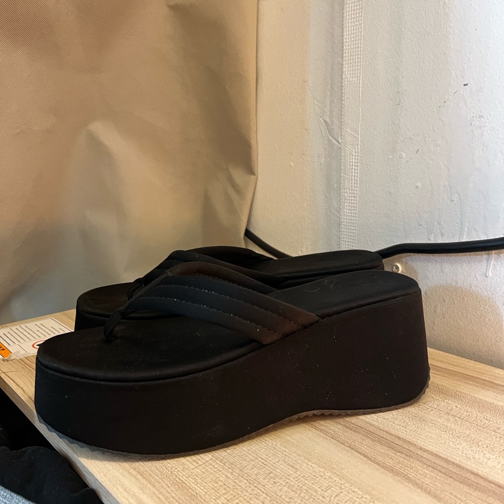 Women's Black Platform Flip Flops
